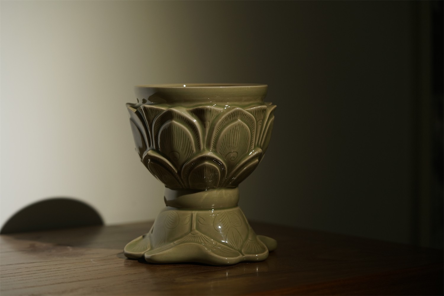 越风-莲瓣纹大熏炉