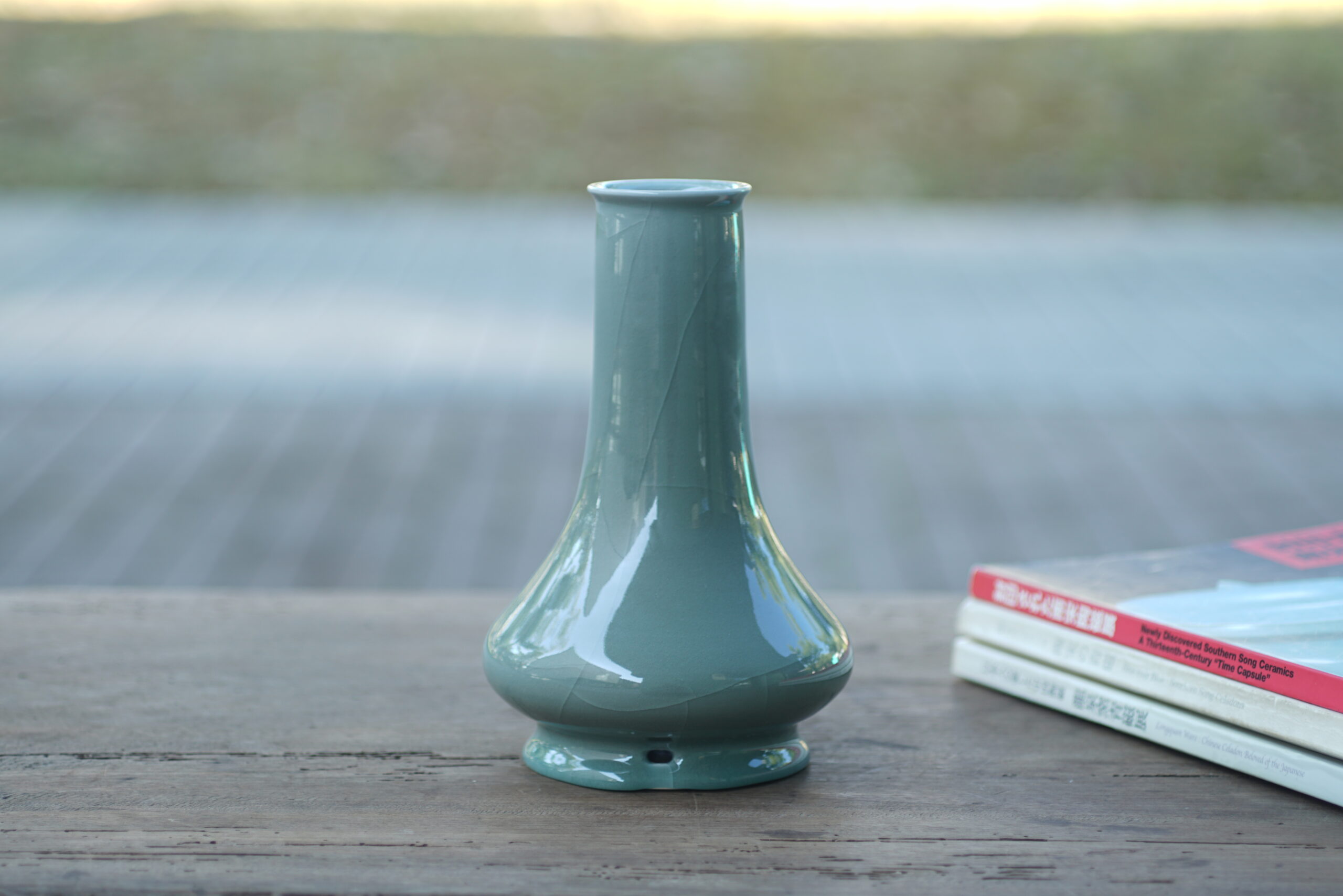 穿带弦纹瓶 柴烧