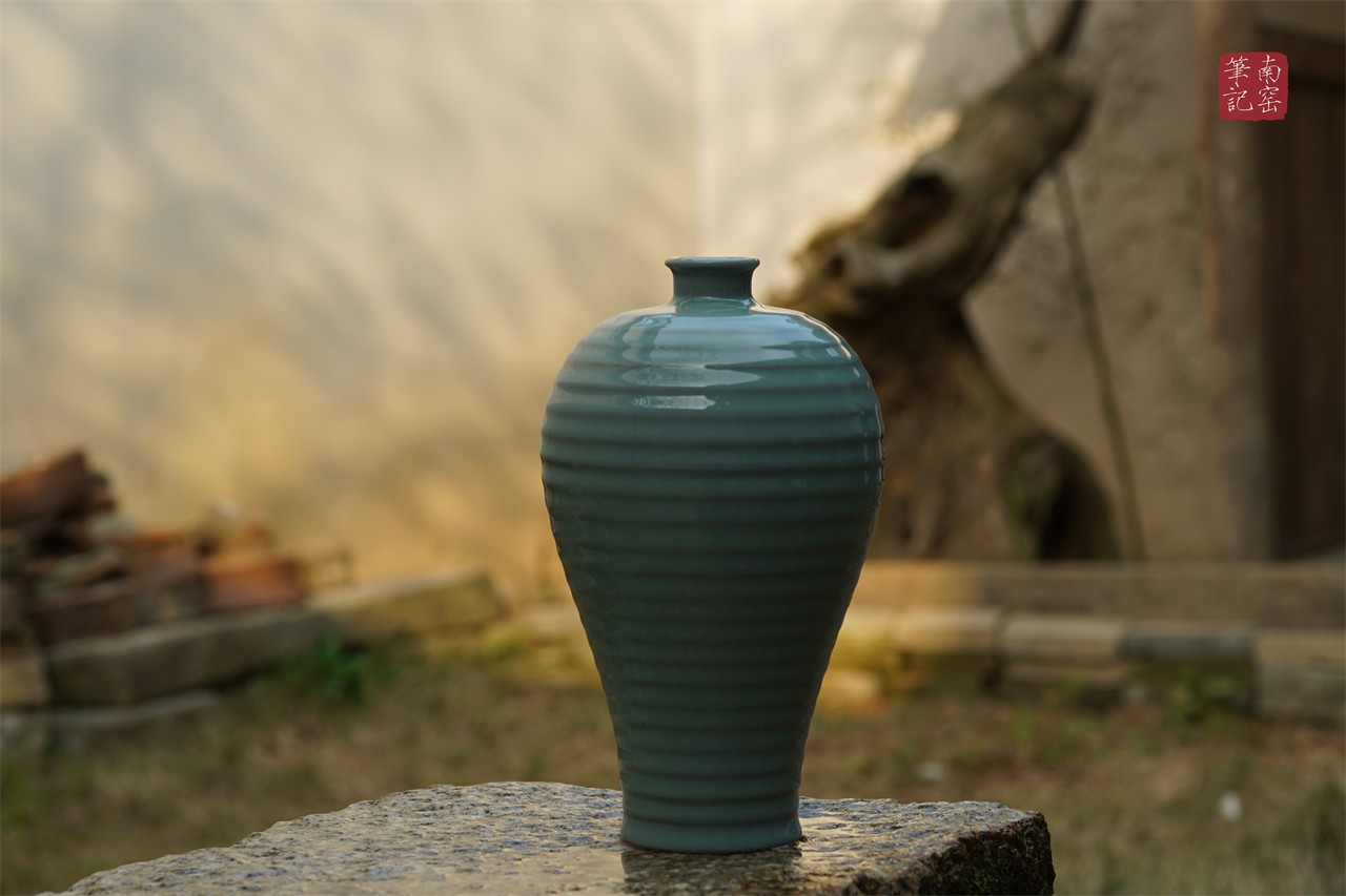 仿官窑 弦纹梅瓶