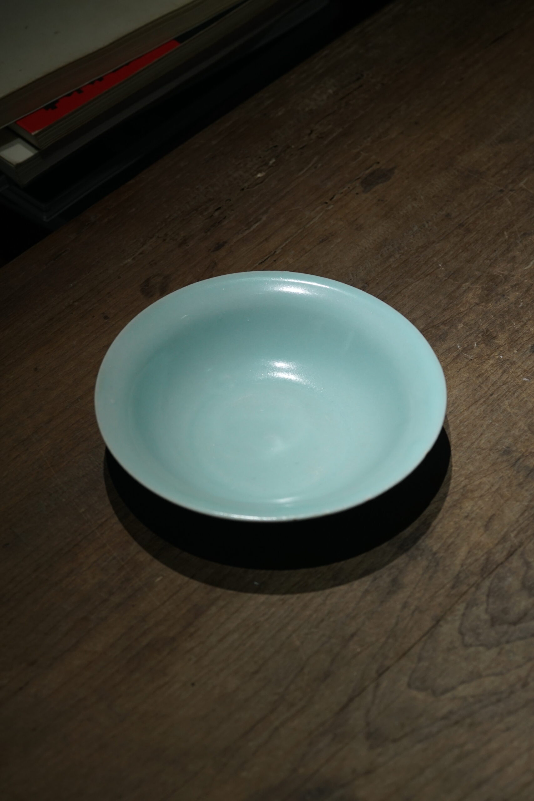 南宋龙泉窑 粉青莲瓣纹盘