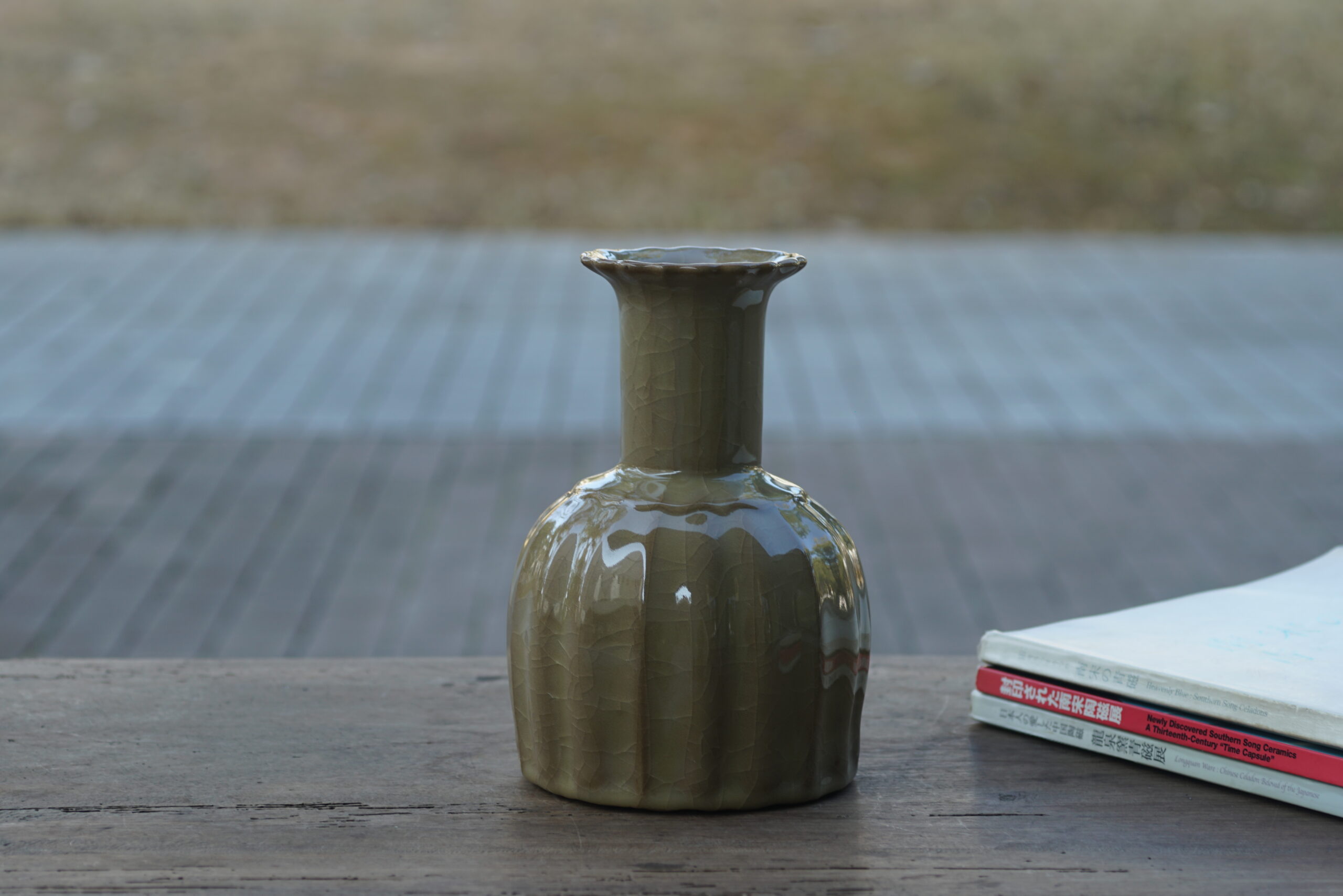 官制支钉花棱大瓶