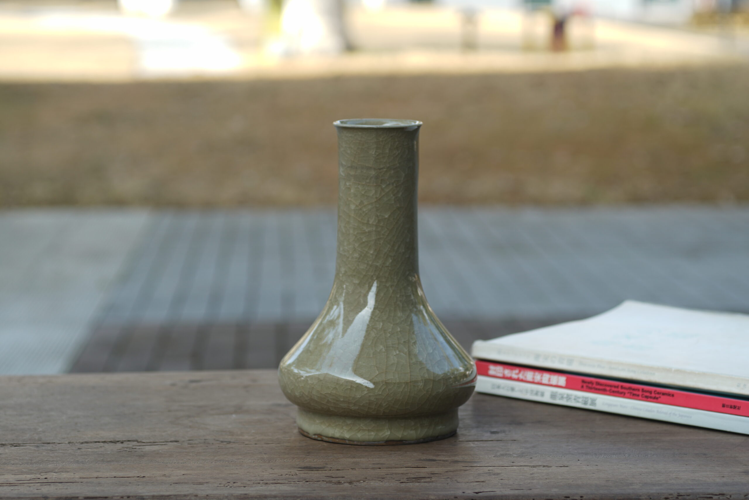 仿官窑冰裂长颈大瓶