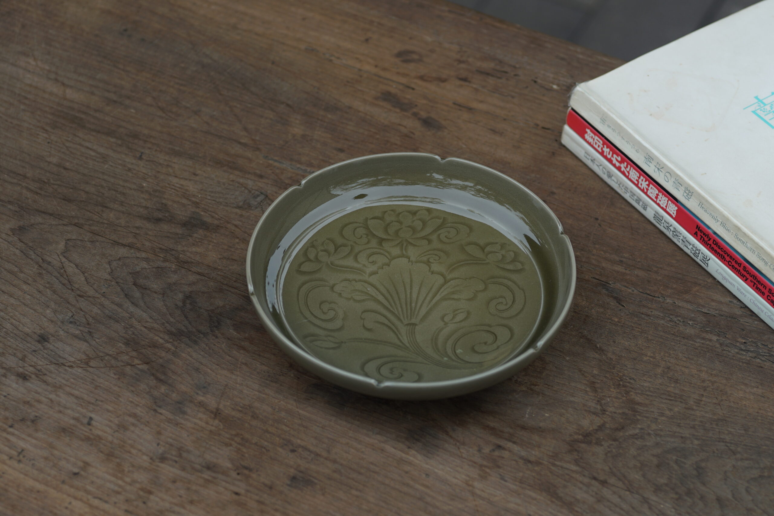 柴烧 葵口刻花壶承