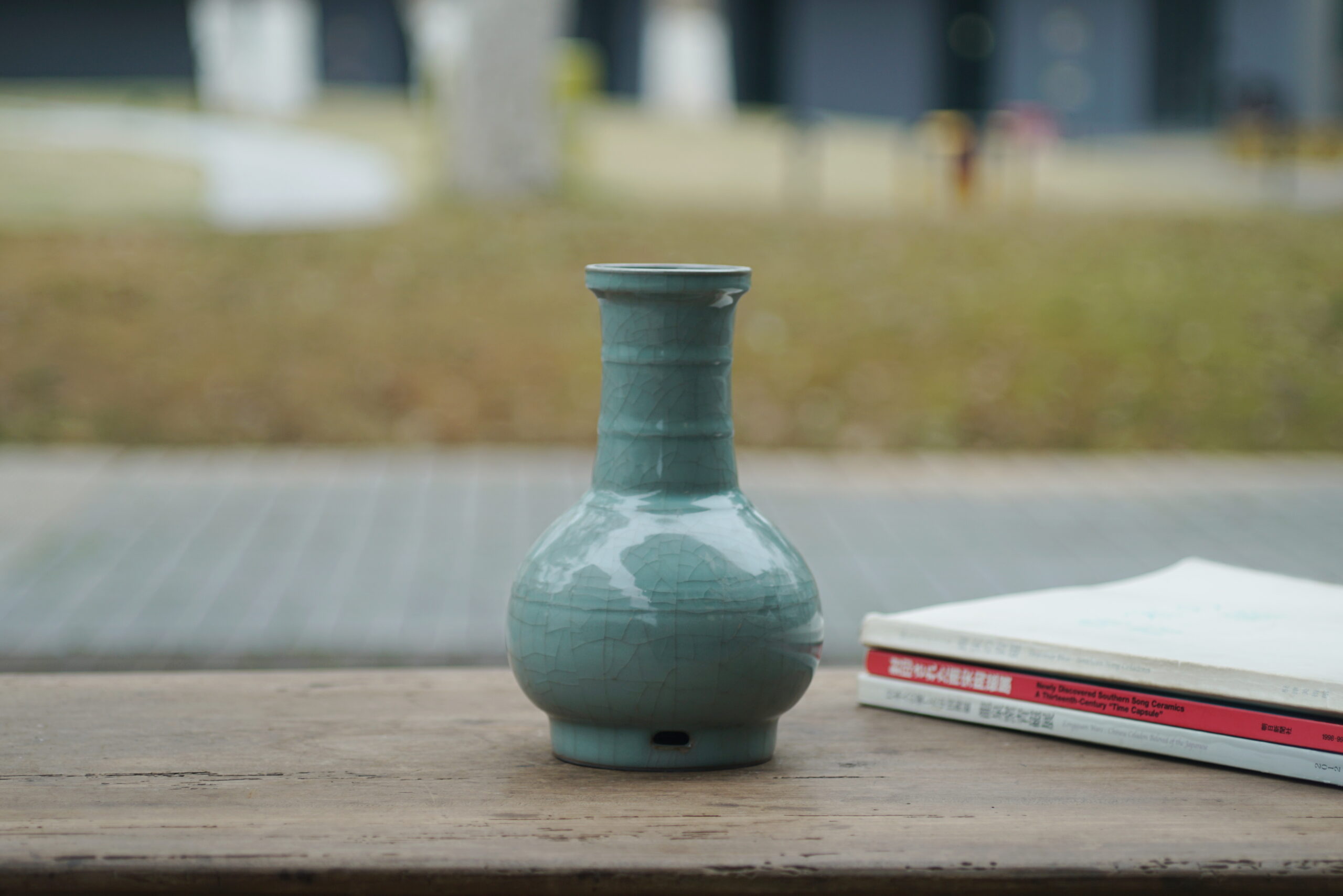 仿官 穿带弦纹瓶