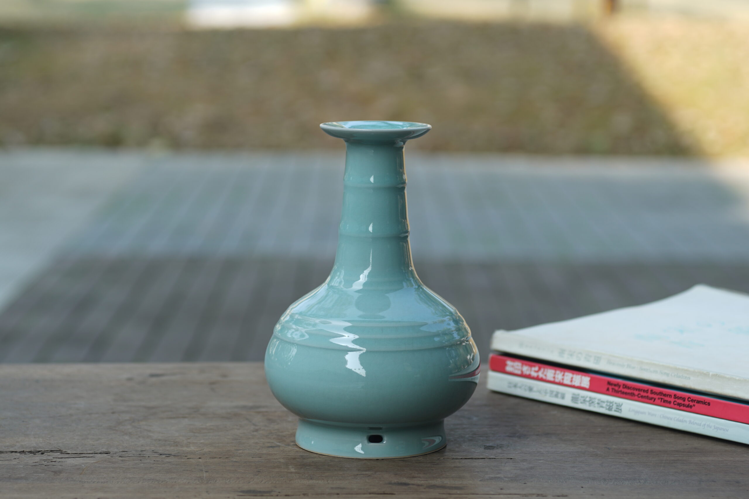 柴烧 官制穿带弦纹瓶