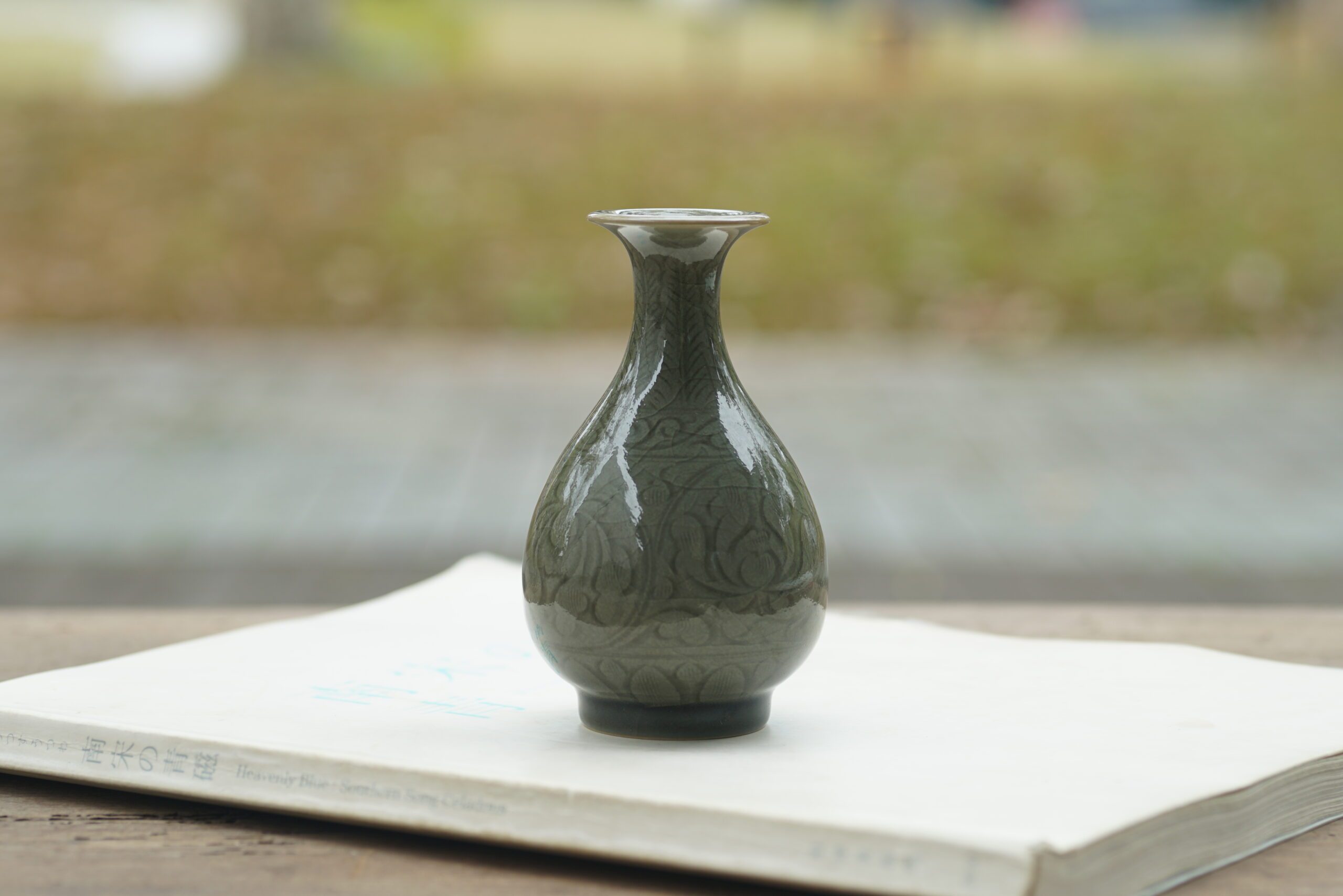 柴烧 刻花小玉壶春瓶