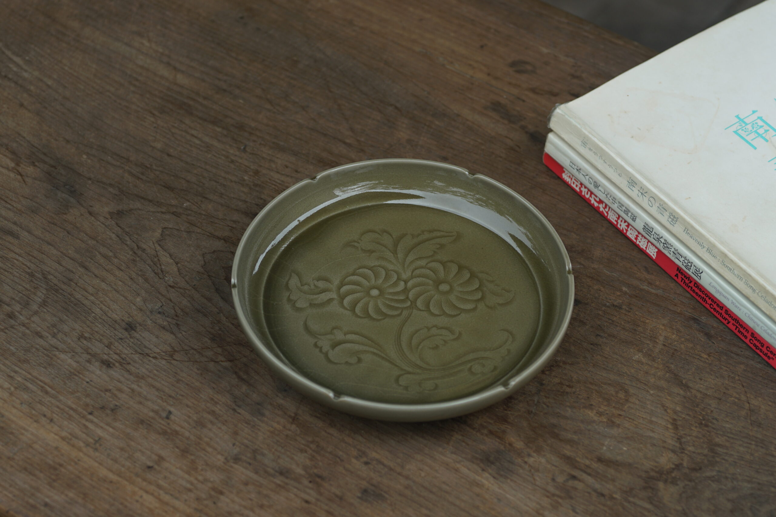 柴烧 葵口刻花壶承