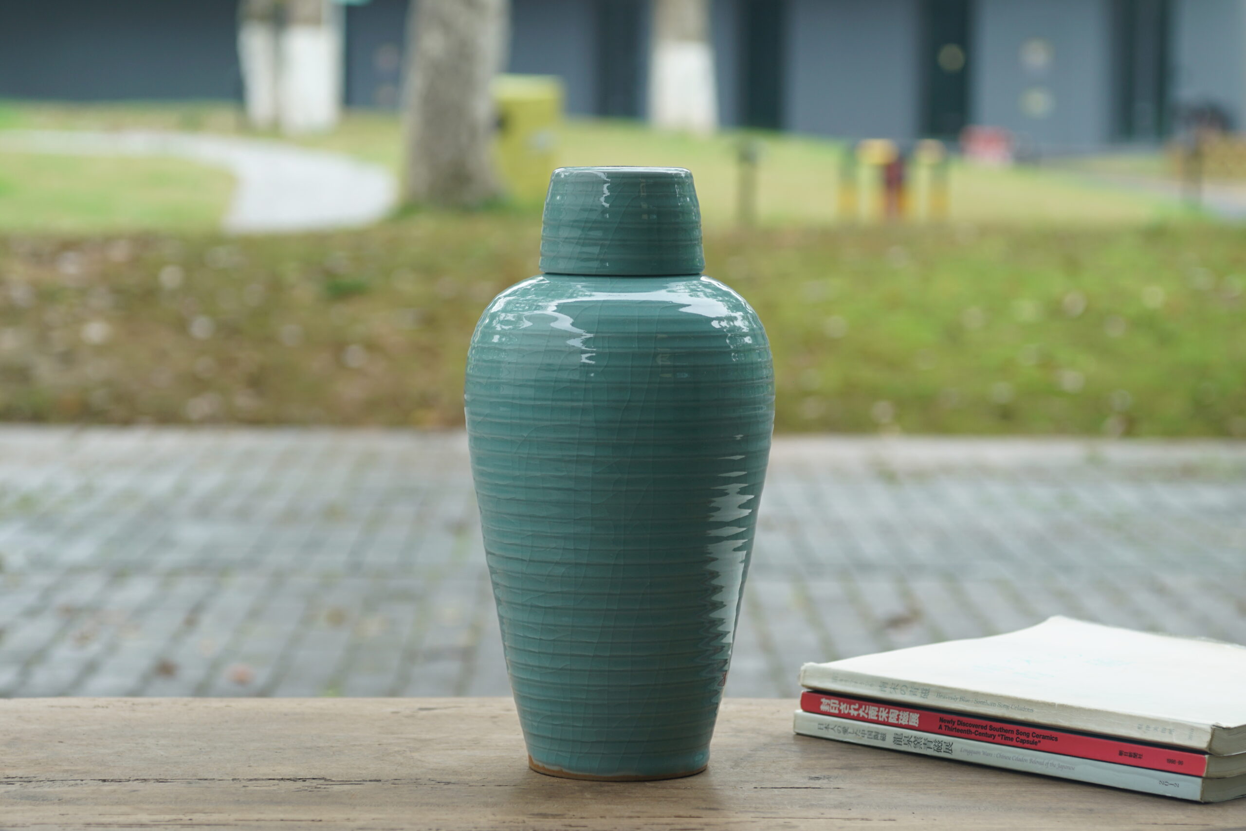 柴烧 带盖弦纹大梅瓶