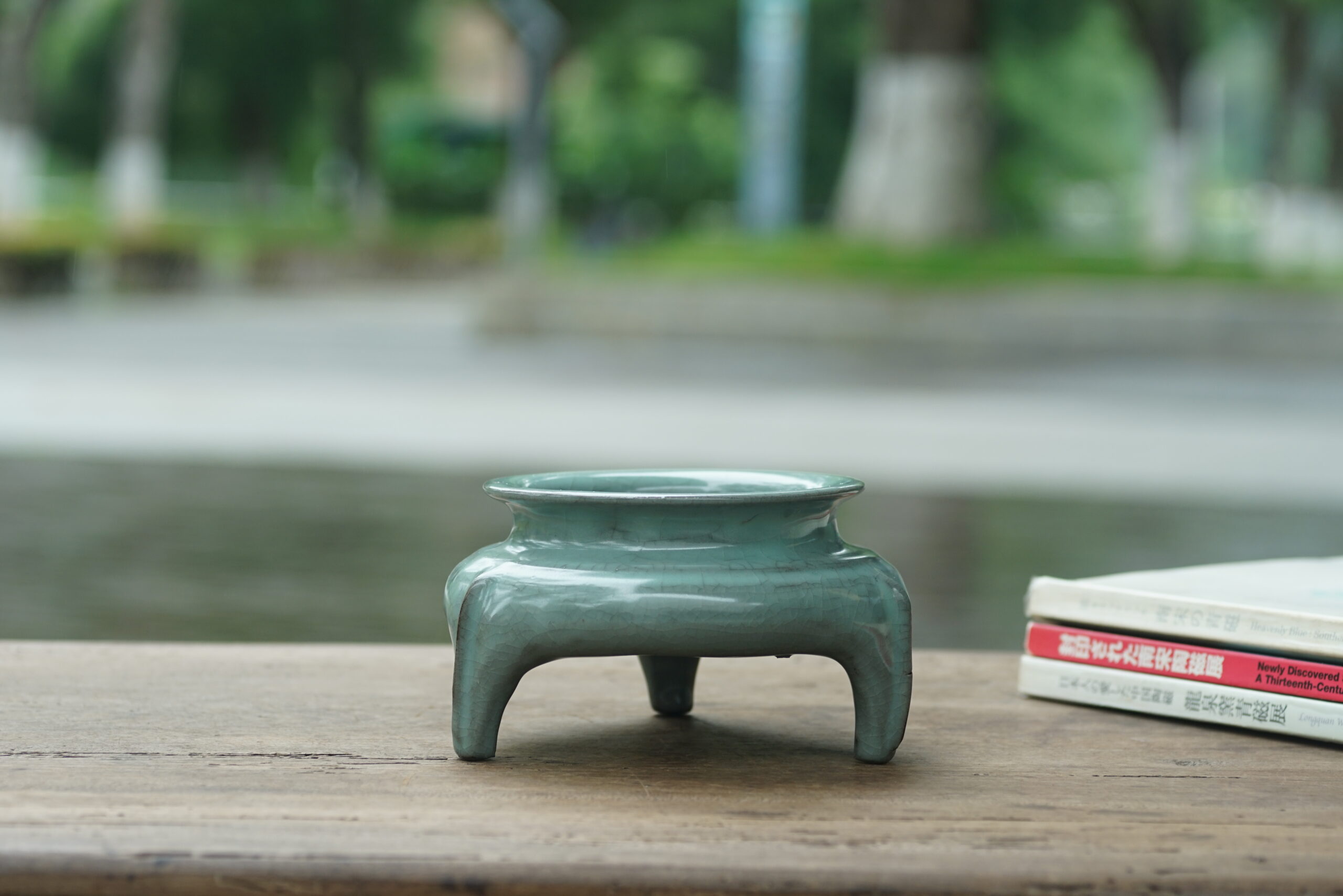 仿官窑支钉鬲式香炉
